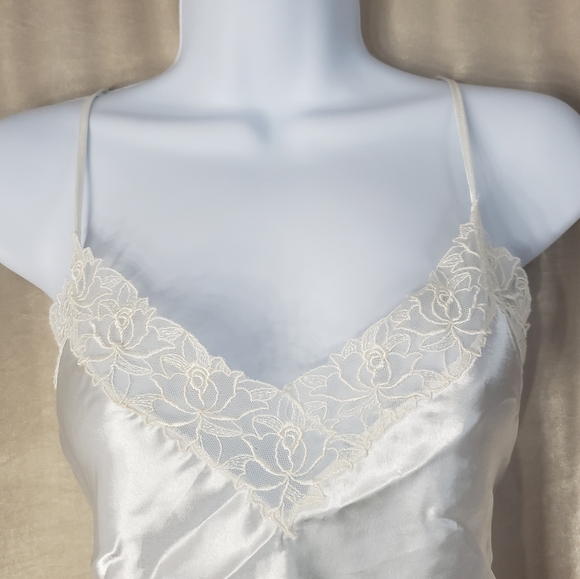 NWOT Victoria Secret white satin & lace camisole blouse top Womens Large - Picture 2 of 5